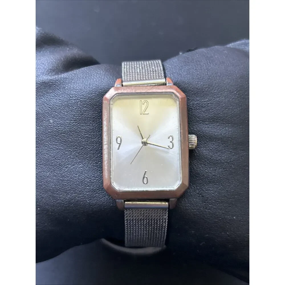 Unbranded this stylish